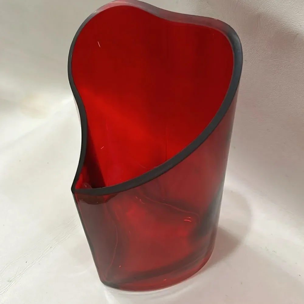 Ruby Red Glass Heart Vase Center Piece Wedding Valentine Day Love 8 3/4 In Tall